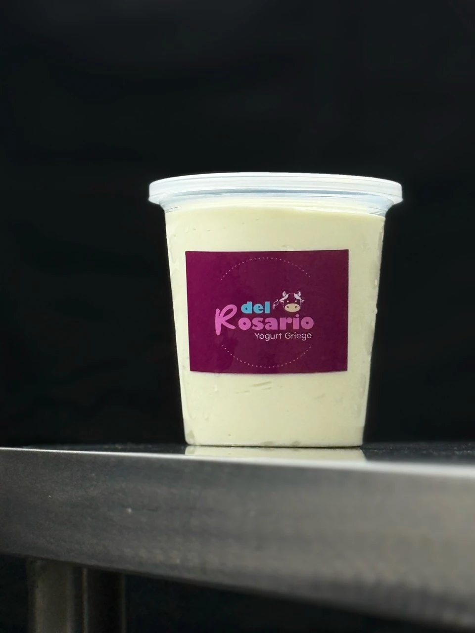 Envase de 1 litro de Del Rosario Yogurt Griego